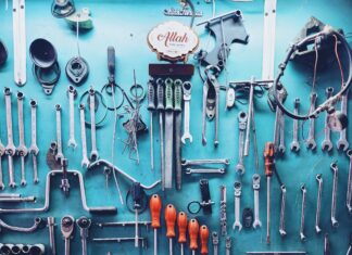 Guida agli Accessori Essenziali per il Banco da Lavoro: Eleva la Tua Officina Banchi Officina